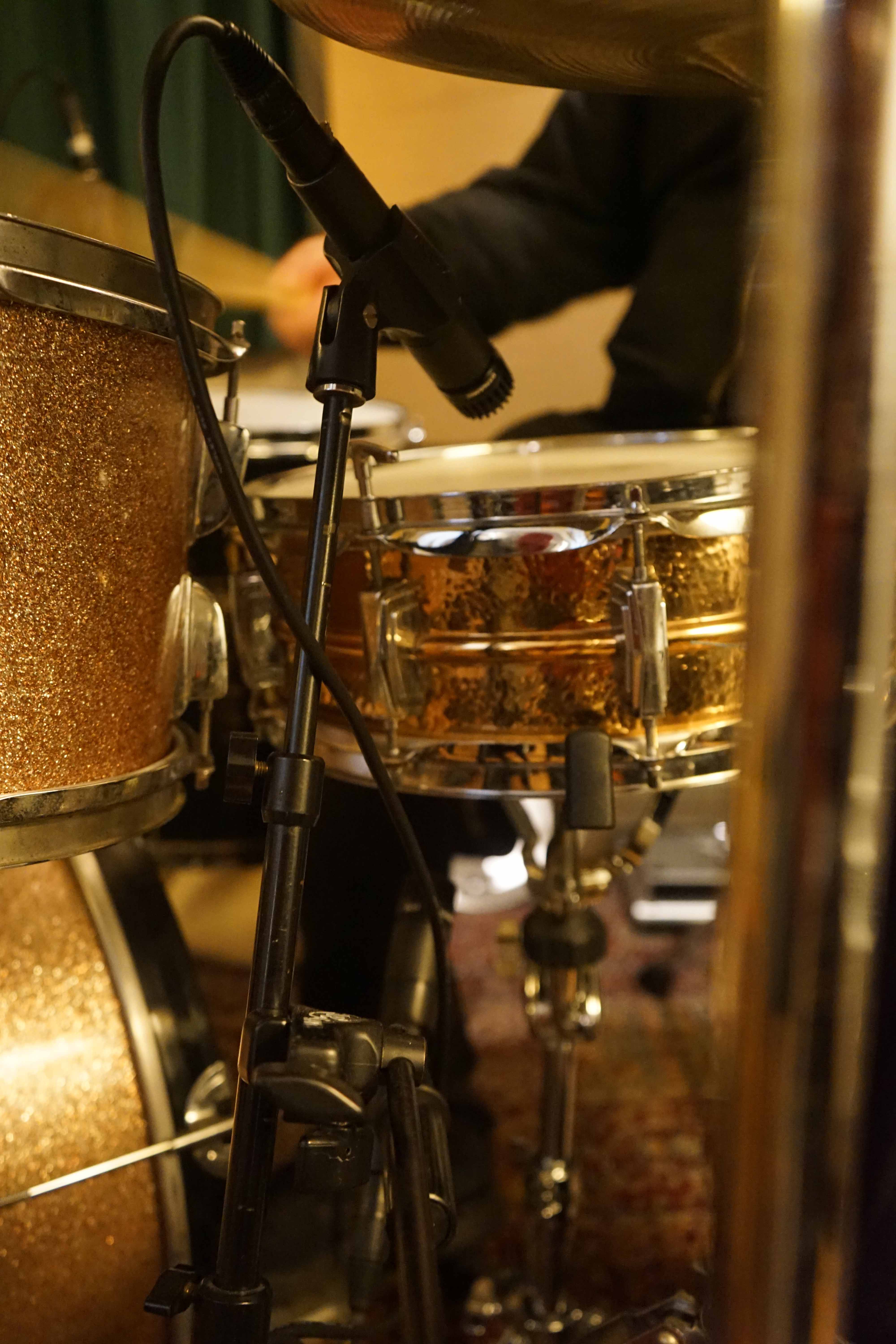 Bottom microphone placement on snare