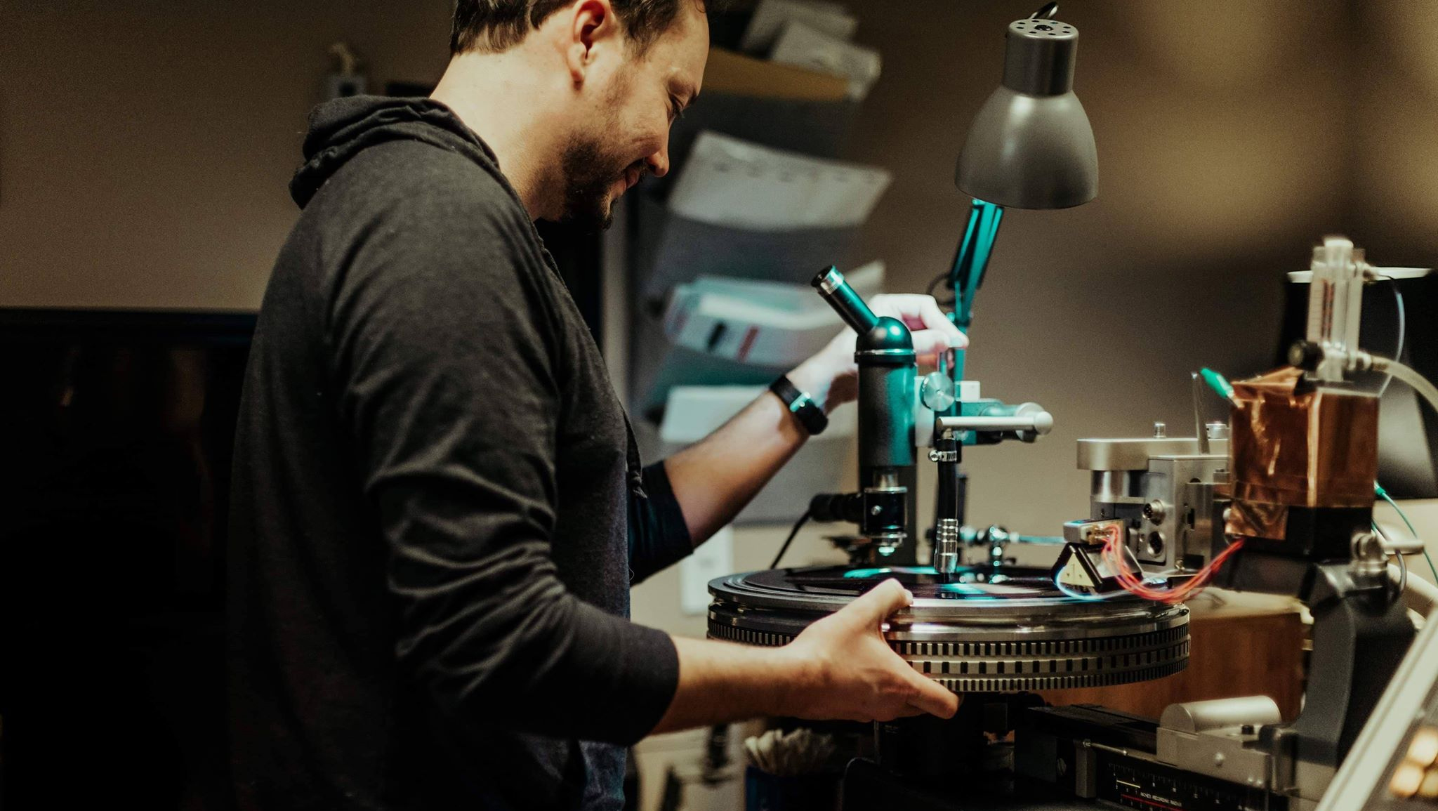 Eric Boulanger cutting a lacquer master at The Bakery (Culver City, CA). Photo by Jei Romanes and Gaile Deoso.